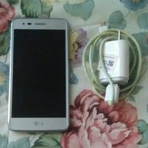 I'm selling a Lg cell phone.